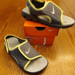 Nike sunray sandals sz 1Y